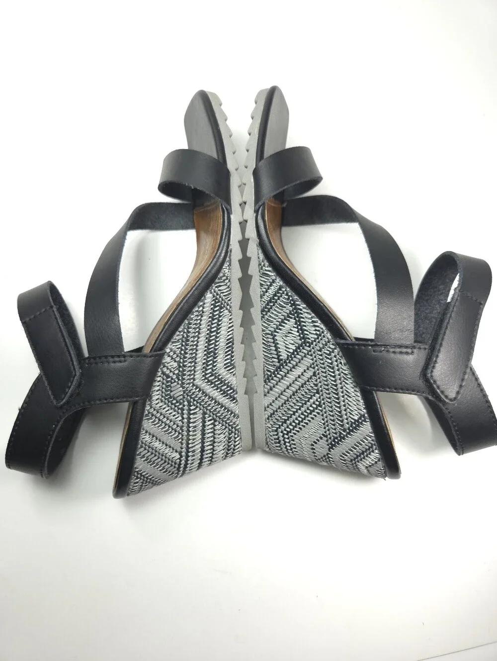 Blowfish Malibu Orchid Black Strappy Wedge Sandals Sz 7.5